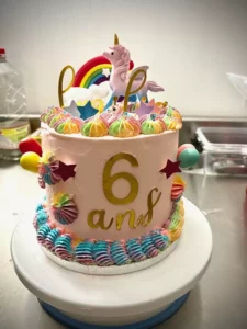Gâteau d'anniversaire licorne, cake design de l'Atelier Sucré de Nathalie à Toulon dans le var